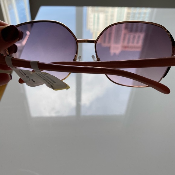 Excellent condition sunglasses - Picture 3 of 3